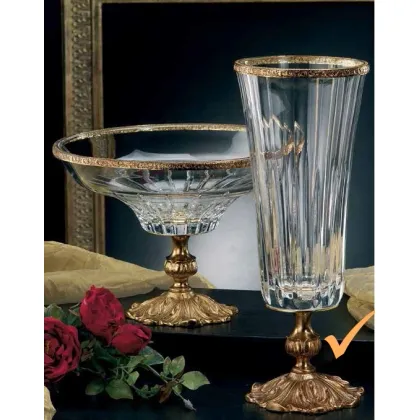 Zdjęcie Ekskluzywna dekoracja do salonu - wazon kryształowy