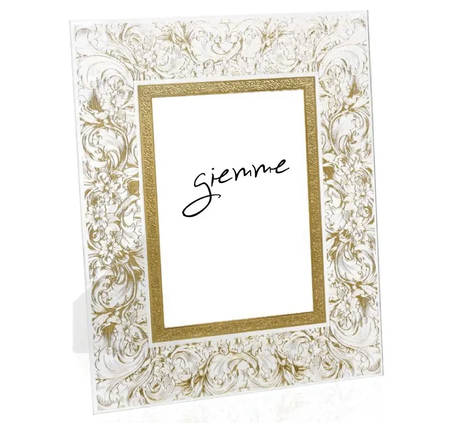 obrazek 1 Złota ramka na zdjęcia 20х25 cm zdobiona pięknym motywem kwiatowym
