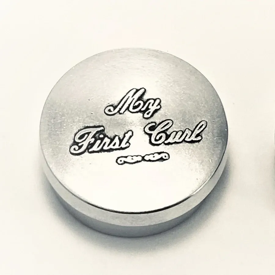 obrazek 1 Piękne pudełko z irlandzkiego pewteru „Mój pierwszy loczek”