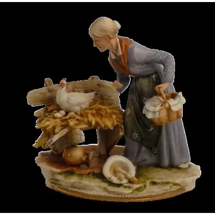 Zdjęcie Porcelanowa figurka kobiety w kurniku