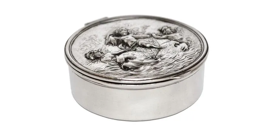 obrazek 1 Puzderko zdobione cherubinami i delfinami