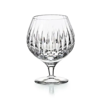 Picture A unique crystal wine cup with a classic shape - Vista Alegre