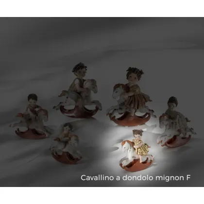 Zdjęcie Porcelanowa lalka przedstawiająca dziewczynkę - Sibania