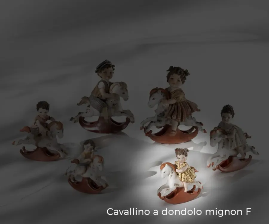 obrazek 1 Porcelanowa lalka przedstawiająca dziewczynkę - Sibania