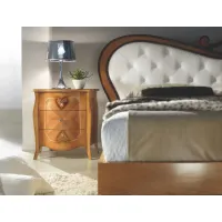 Zdjęcie Elegancka szafka nocna w kolorze jasnego orzechu z 3 szufladkami