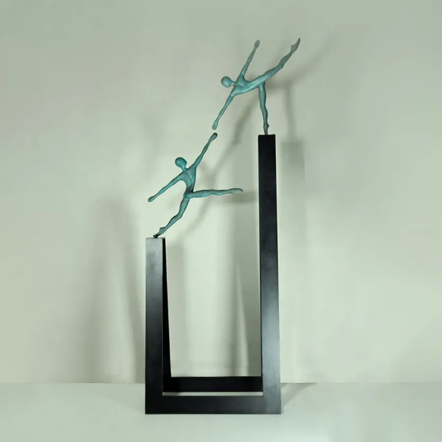 obrazek 3 Współczesna rzeźba z mosiądzu jako akcent dekoracyjny do domu