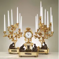 Zdjęcie Ręcznie wykonany świecznik i zegar z pozłacanego brązu