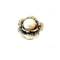 Picture An exceptionally feminine ring with a pearl