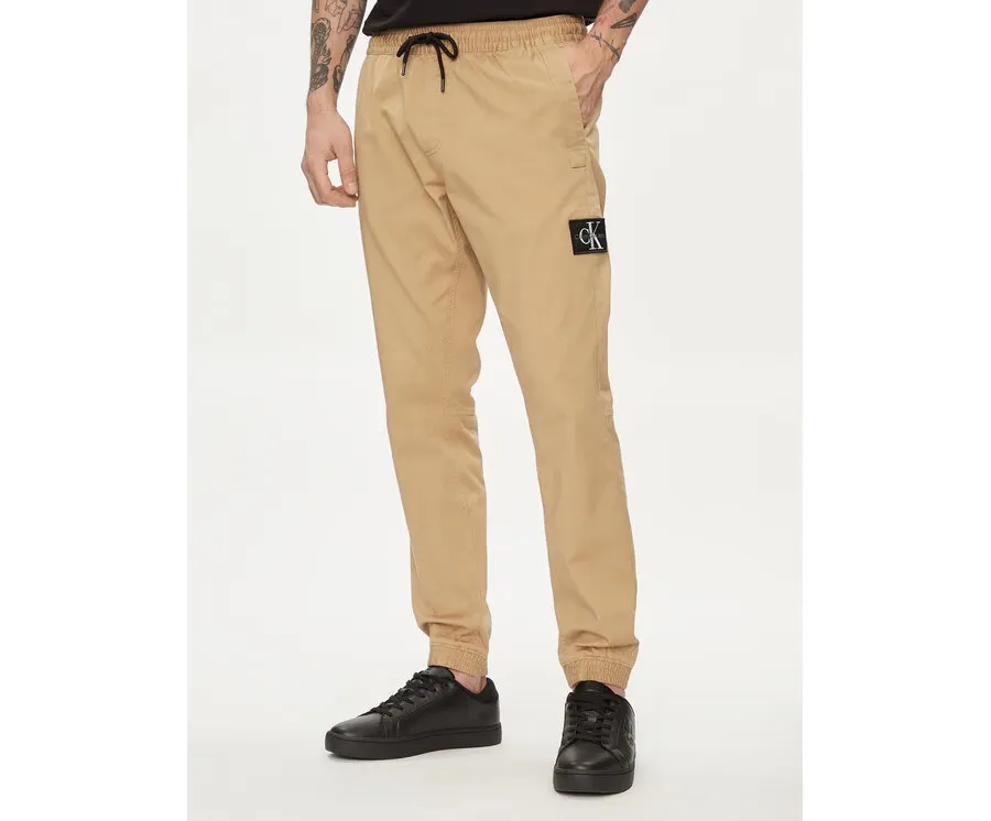 obrazek 1 Calvin Klein Jeans Joggery Monologo Badge J30J325114 Beżowy Skinny Fit