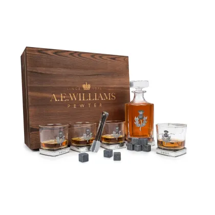 Zdjęcie Zestaw karafki ze szklankami zdobiony szkockim ostem – wyjątkowy prezent dla niego lub dla niej