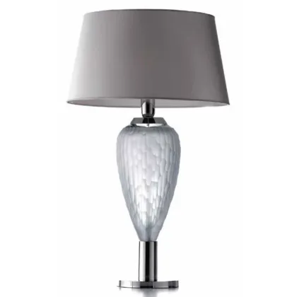 Zdjęcie Piękna lampa stołowa z ręcznie wycinanego matowoszarego włoskiego kryształu z szarym kloszem z tkaniny - Il Paralume Marina