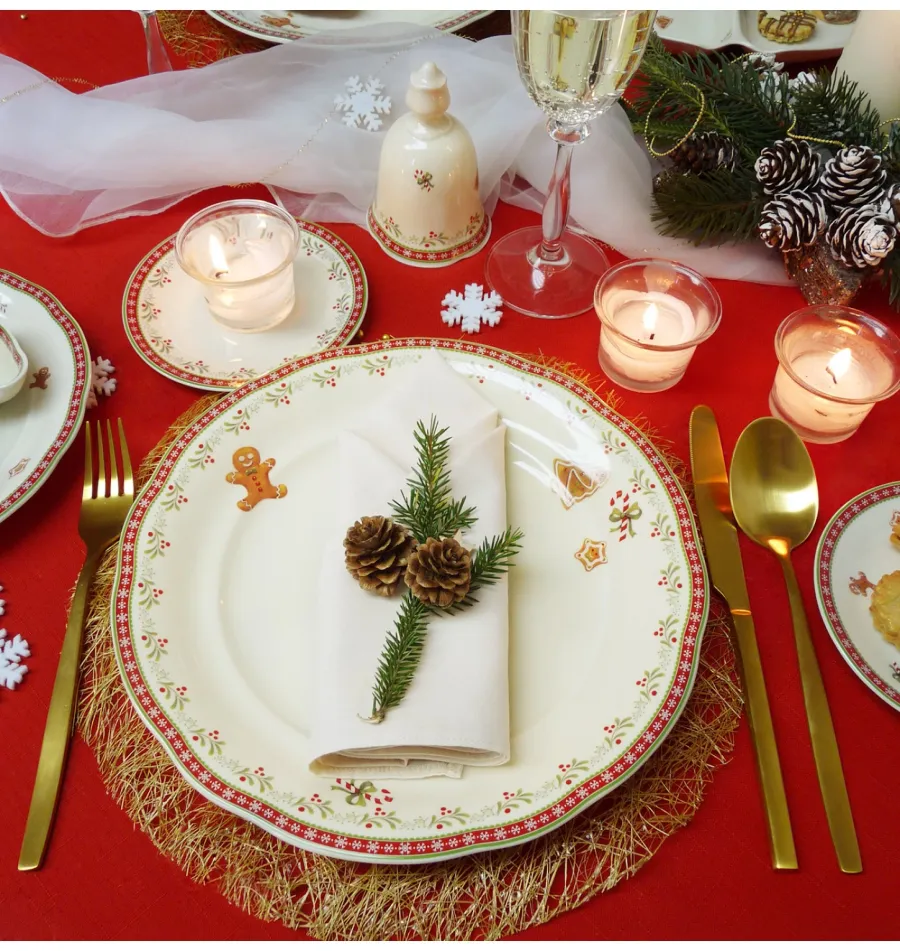 obrazek 3 Luksusowy duży płaski talerz z porcelany z kolekcji Christmas gingerbread – Leander