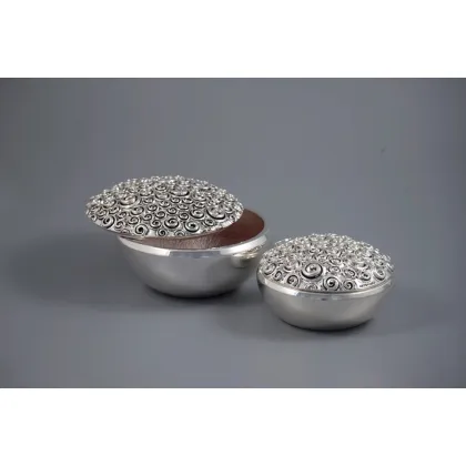 Picture A decorative Infinity box with a lid - ArtBe, perfect for the office