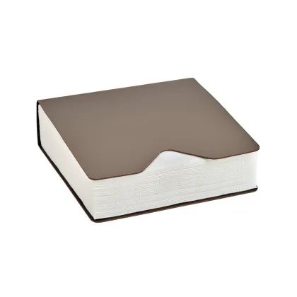 Zdjęcie Uchwyt na chusteczki Wind 17x17xH5 cm wykonany ze skóry w kolorze cappuccino