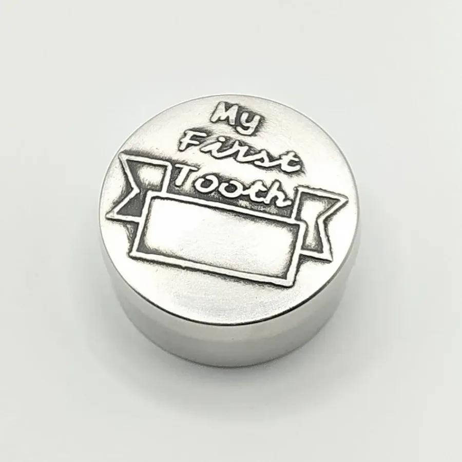 obrazek 1 Stylowe pudełko z irlandzkiego pewteru „Mój pierwszy ząb”