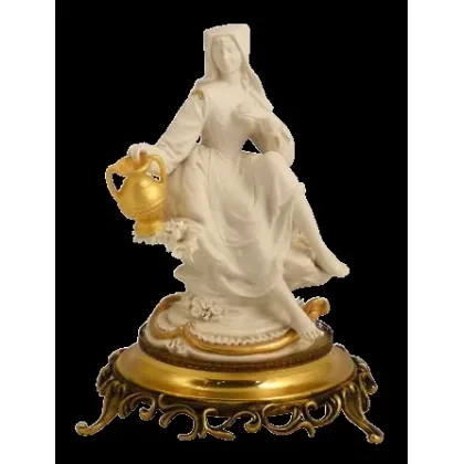 Zdjęcie Stylowa figurka kobiety z dzbanem - porcelana prosto z Włoch