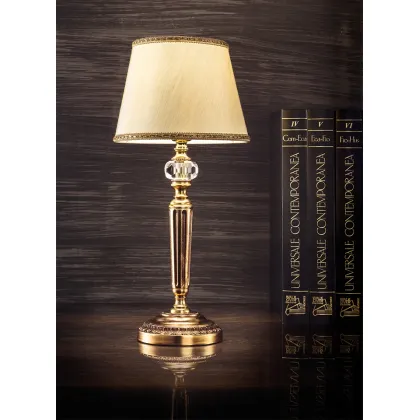 Zdjęcie Klasyczna pozłacana ozdobna lampa na biurko