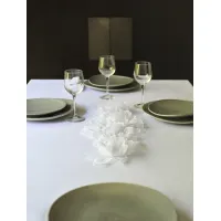 Zdjęcie Biały obrus zdobiony kwiatem - 100 % len