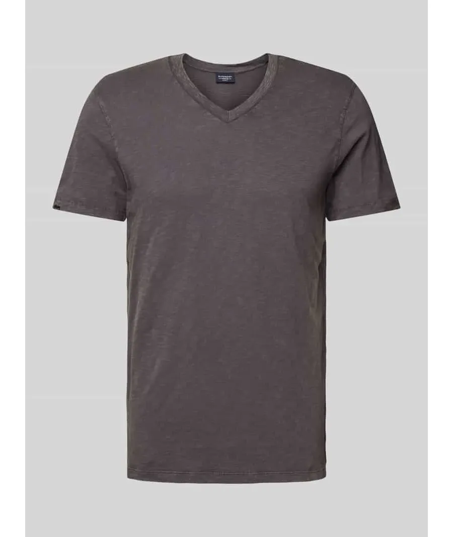obrazek 1 T-shirt z dekoltem w serek