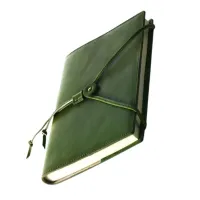 Zdjęcie Oryginalny skórzany pamiętnik w kolorze zielonym - Ikunico