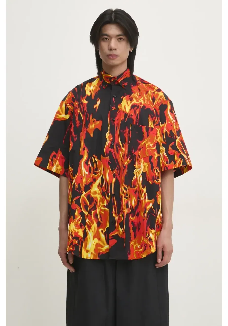 obrazek 1 VETEMENTS koszula bawełniana Fire Shortsleeve męska kolor czarny relaxed z kołnierzykiem button-down UA66SH430X