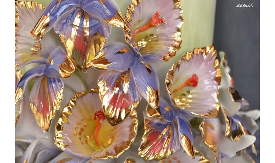 picture 2 Porcelain vase with flowers