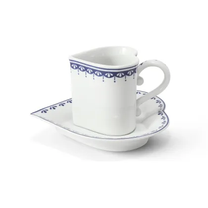 Zdjęcie Piękna filiżanka ze spodkiem z porcelany w kształcie serca z kolekcji HyggeLine - Leander