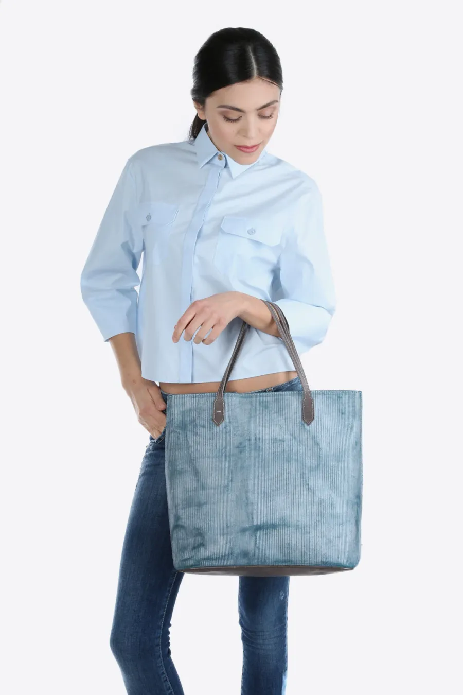 obrazek 7 Stylowa błękitna shopperka wykonana ze skóry - Terrida