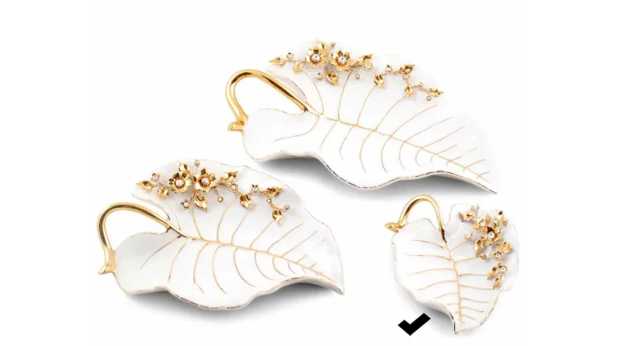 picture 1 Exclusive ornament - a small ceramic leaf with golden flowers - Bruno Costenaro