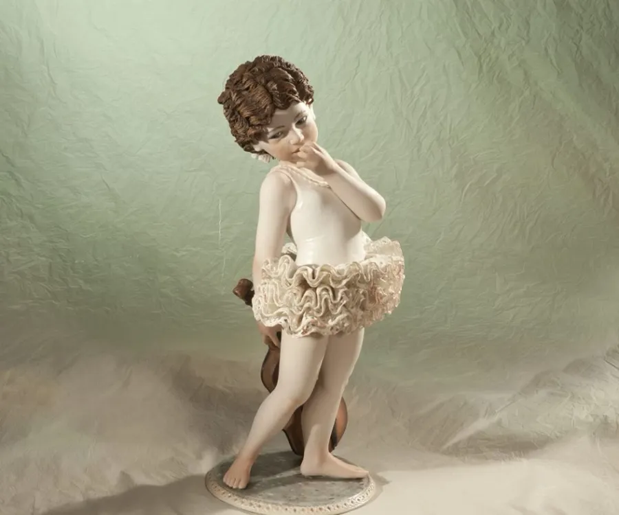obrazek 1 Elegancka lalka wykonana z porcelany - Sibania