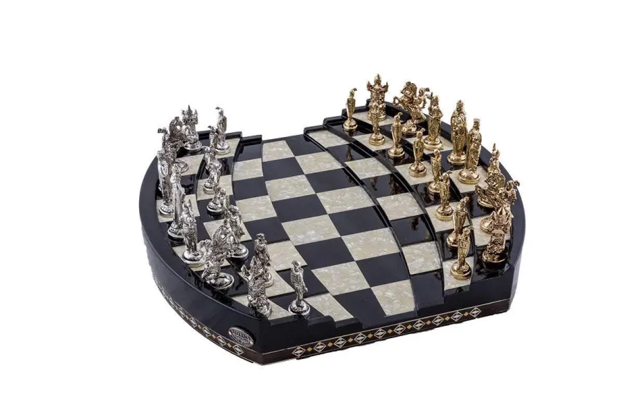 obrazek 1 Stylowy komplet szachowy Arena 3D z metalowymi figurami - Helena Woodart