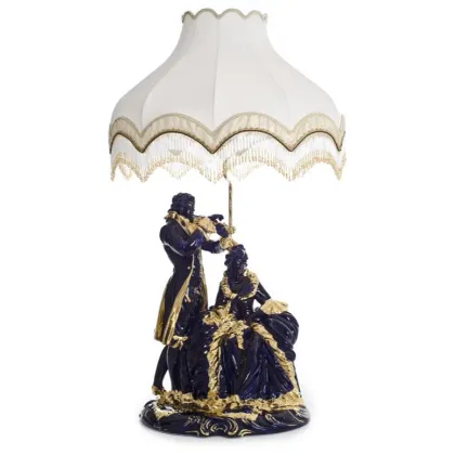 Zdjęcie Włoska barokowa lampa – figura grającego mężczyzny i słuchającej damy wykonana z ceramiki - Ceramiche ML