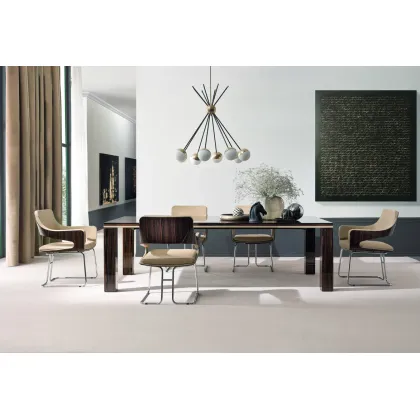 Zdjęcie Piękny stół drewniany do stylowej jadalni lub salonu