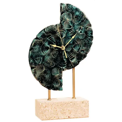 Zdjęcie Nietypowy zegarek z muszlami