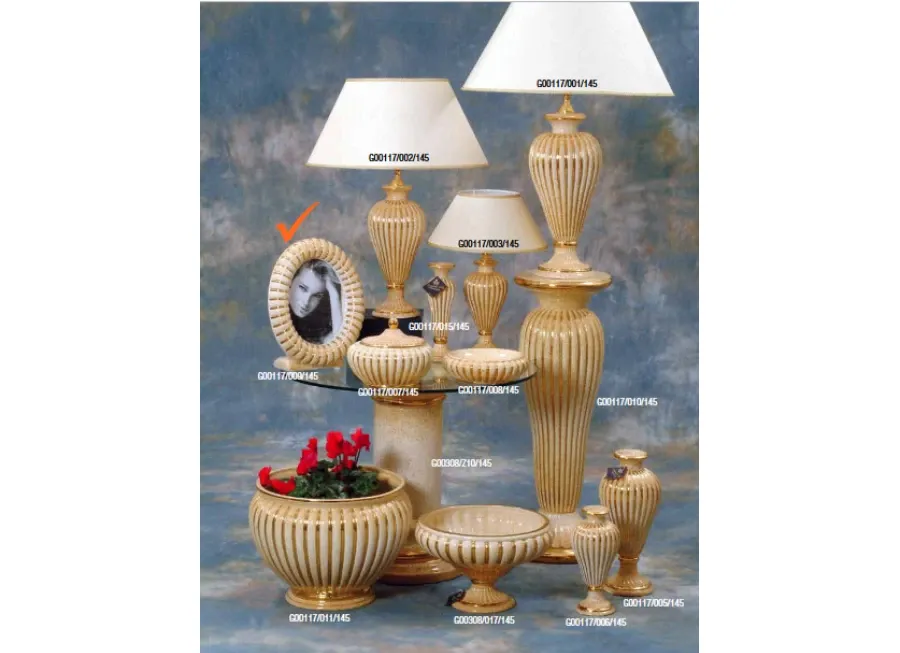 obrazek 1 Okrągła ceramiczna ramka do zdjęć zdobiona złotem