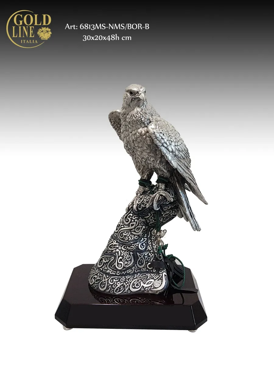 obrazek 1 Szykowny orzeł na czarnej podstawce