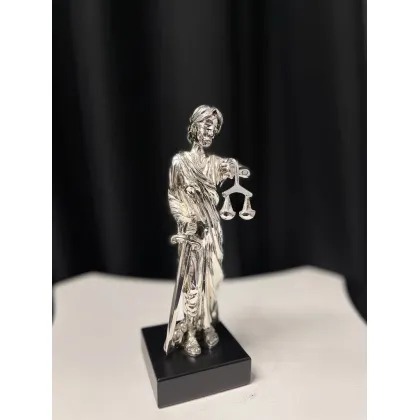 Zdjęcie Temida - bogini sprawiedliwości - idealny prezent dla prawnika!