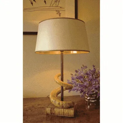 Zdjęcie Lampa z rogami barana