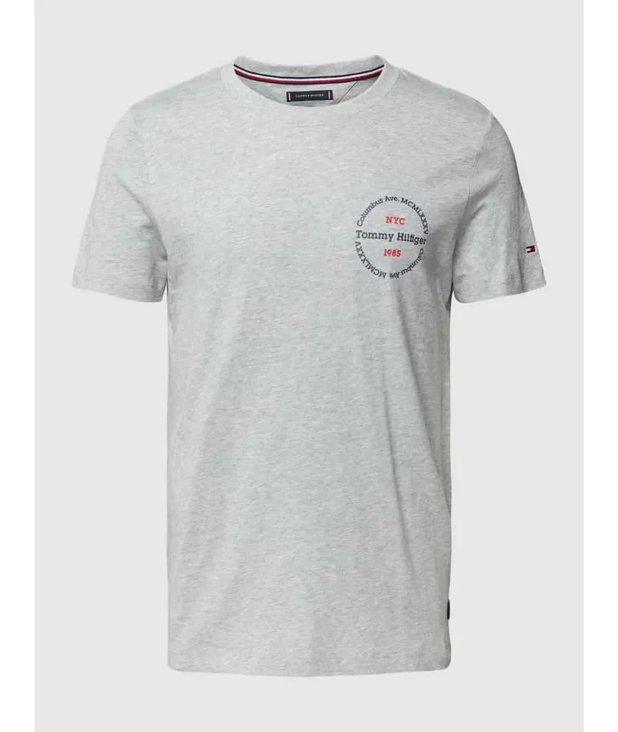 obrazek 1 T-shirt o kroju slim fit z okrągłym dekoltem