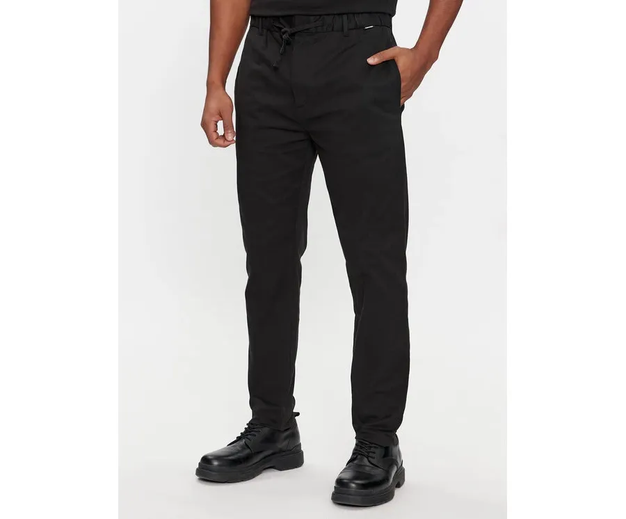 obrazek 1 Calvin Klein Chinosy Modern K10K112383 Czarny Tapered Fit