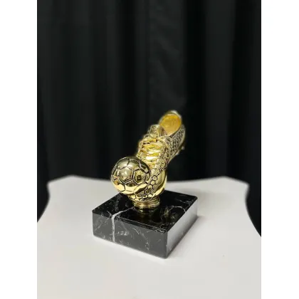 Zdjęcie Złoty but dla piłkarza - idealny upominek dla fanów