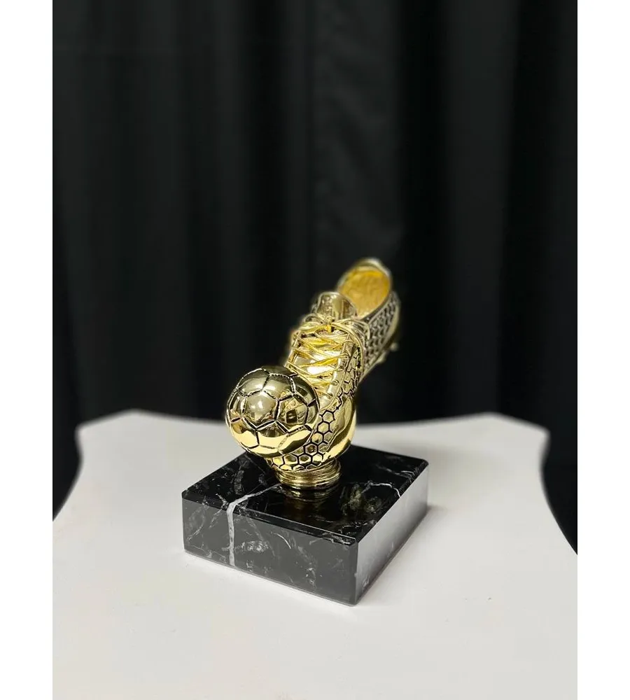 obrazek 1 Złoty but dla piłkarza - idealny upominek dla fanów