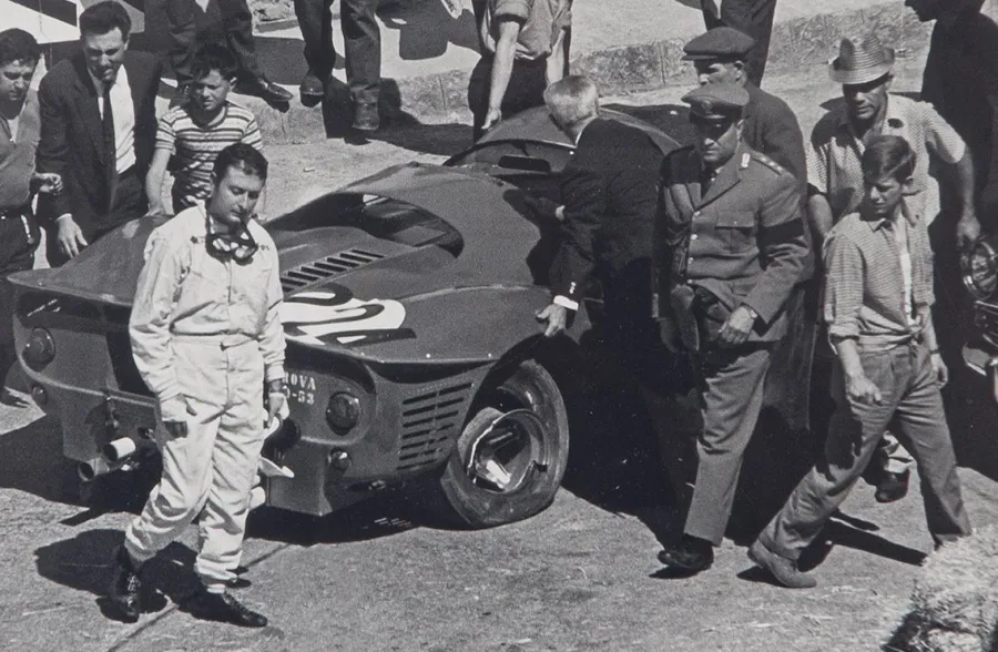 obrazek 2 Historyczne zdjęcie - prezent dla fana Ferrari w pięknej oprawie