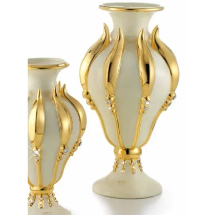 Zdjęcie Gustowny wazon ze złoceniami z włoskiej manufaktury