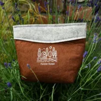 Zdjęcie Stylowa kosmetyczka z możliwością tłoczenia dla przedsiębiorstw