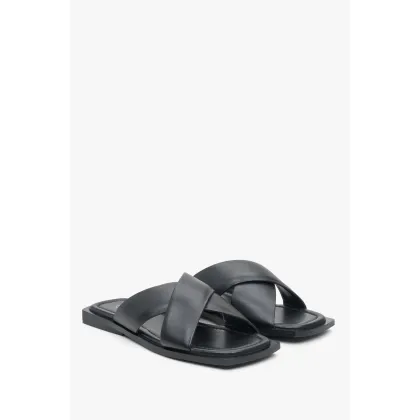 Zdjęcie Estro: Czarne skórzane klapki damskie z grubych pasków na płaskim obcasie