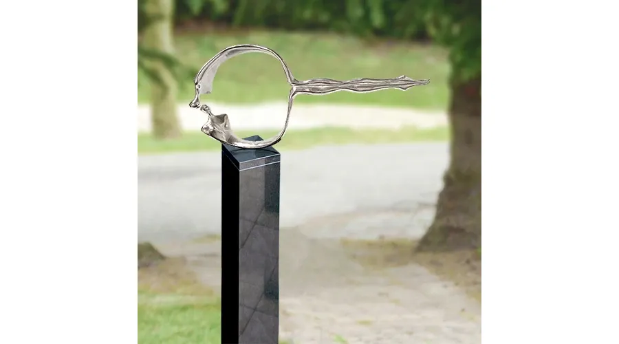 obrazek 1 Oryginalna rzeźba do ogrodu "Tylko między nami istnieje więź miłości"