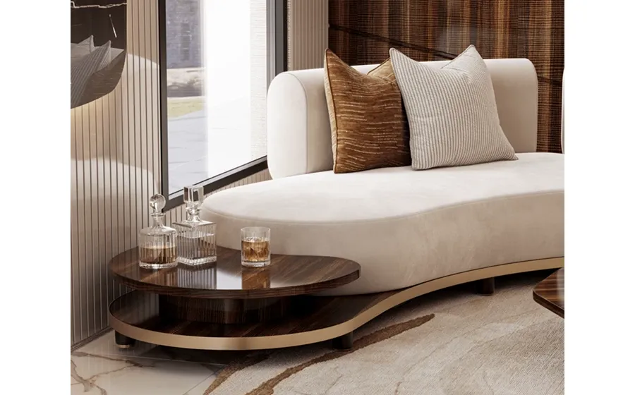 obrazek 2 Wyjątkowa tapicerowana sofa ze zintegrowanym stolikiem bocznym, wykonana z solidnej drewnianej konstrukcji z wyrafinowanymi metalowymi detalami