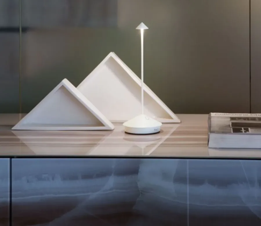 obrazek 5 Minimalistyczna lampa Pina na biurko lub stolik