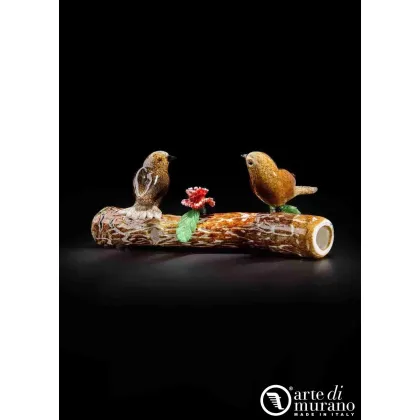 Zdjęcie Fantastyczna rzeźba przedstawiająca dwa ptaki odpoczywające na gałęzi szkło Murano
